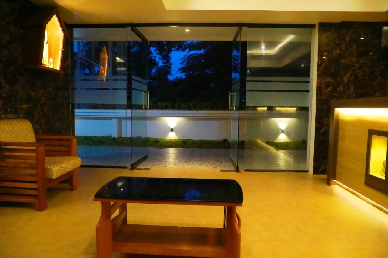 Ashoka Chottanikkara Hotel
