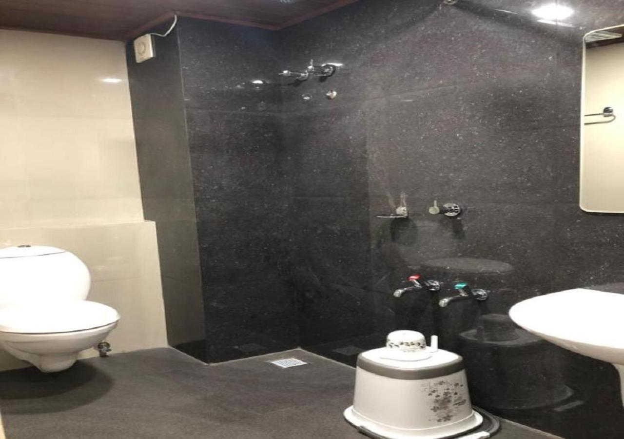 Ashoka Chottanikkara Hotel